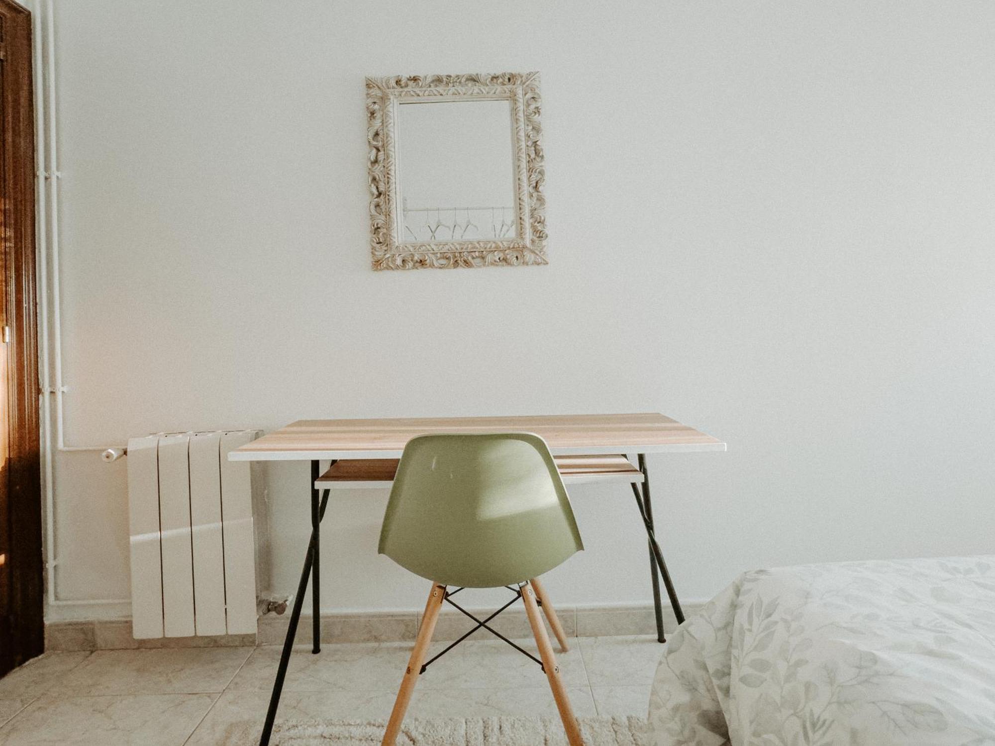 Charming Rooms In Shared Apartment Near Camp Nou Барселона Стая снимка