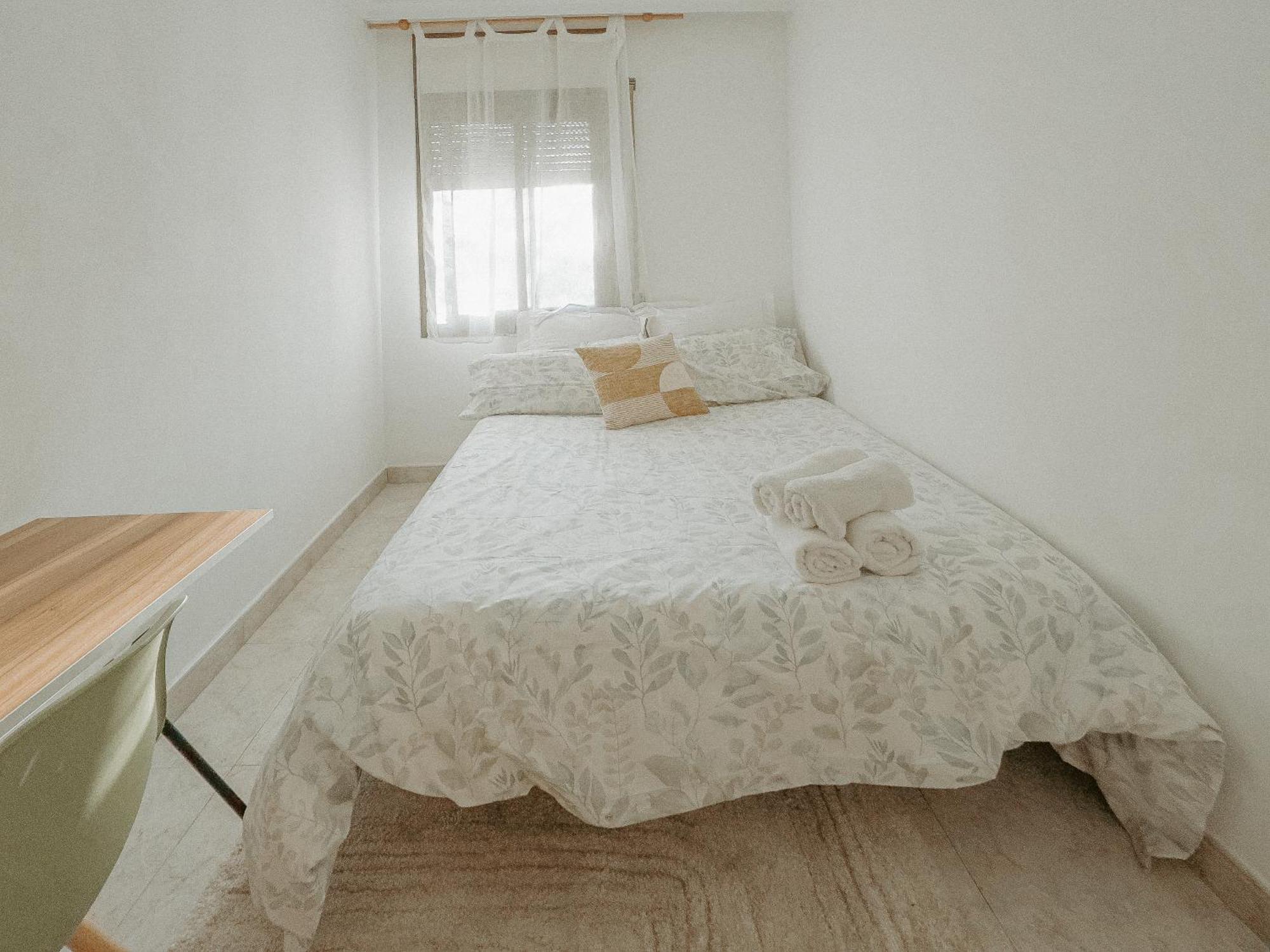 Charming Rooms In Shared Apartment Near Camp Nou Барселона Стая снимка
