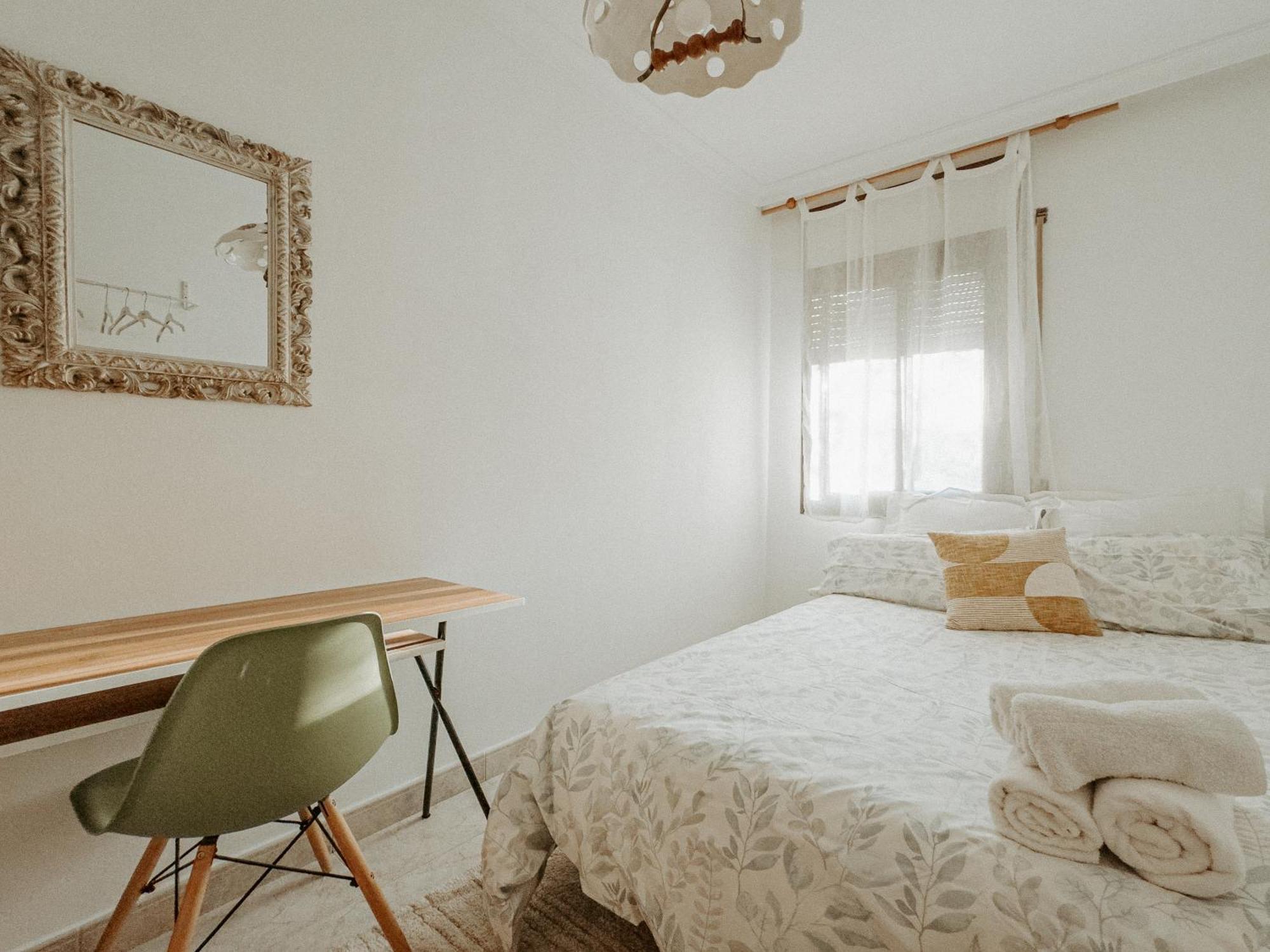 Charming Rooms In Shared Apartment Near Camp Nou Барселона Стая снимка